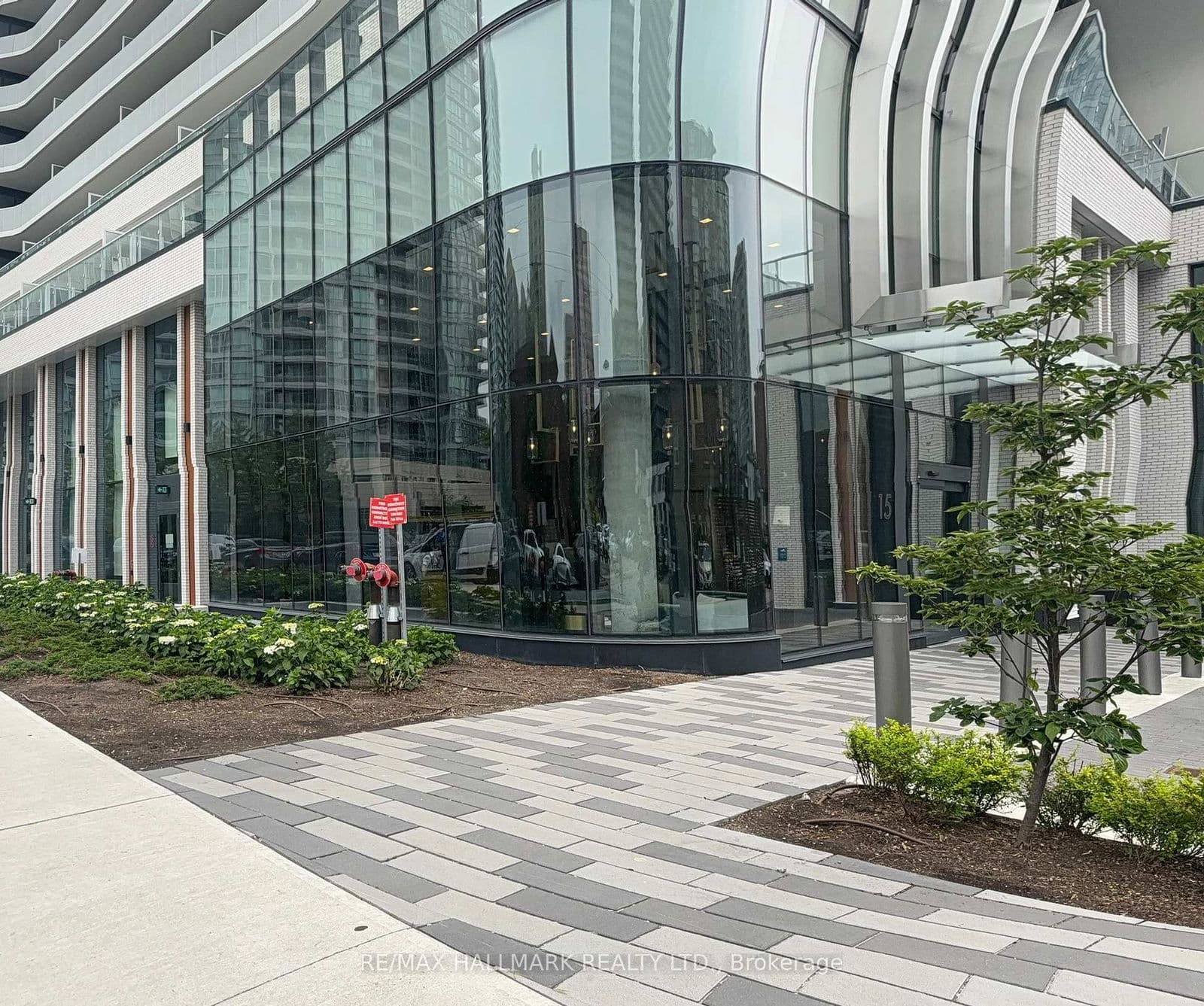 #407 - 15 Holmes Avenue