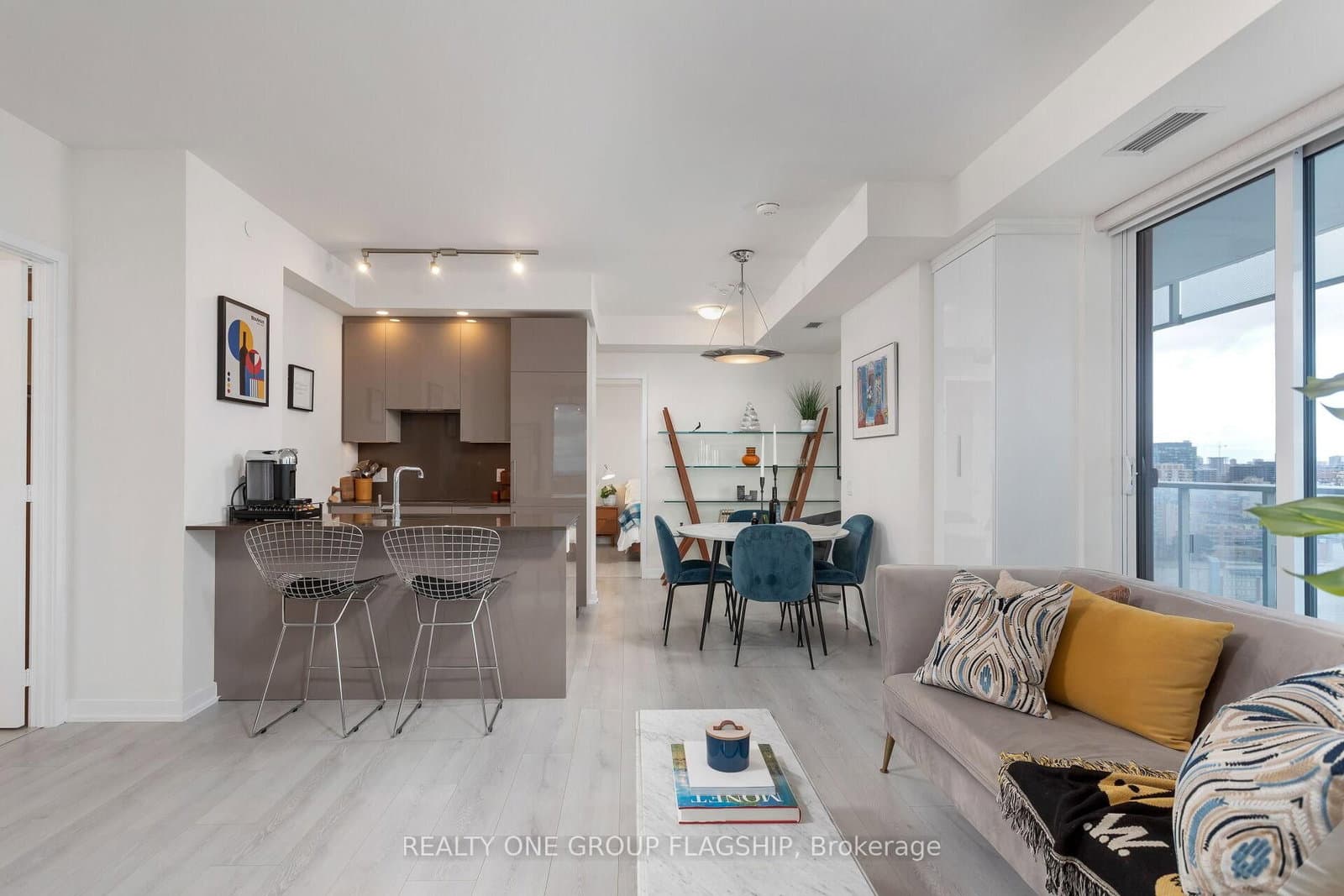 28 Freeland Street, Unit 1609