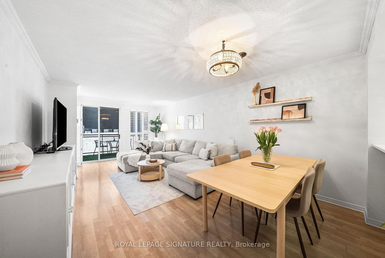 #206 - 18 Hollywood Avenue