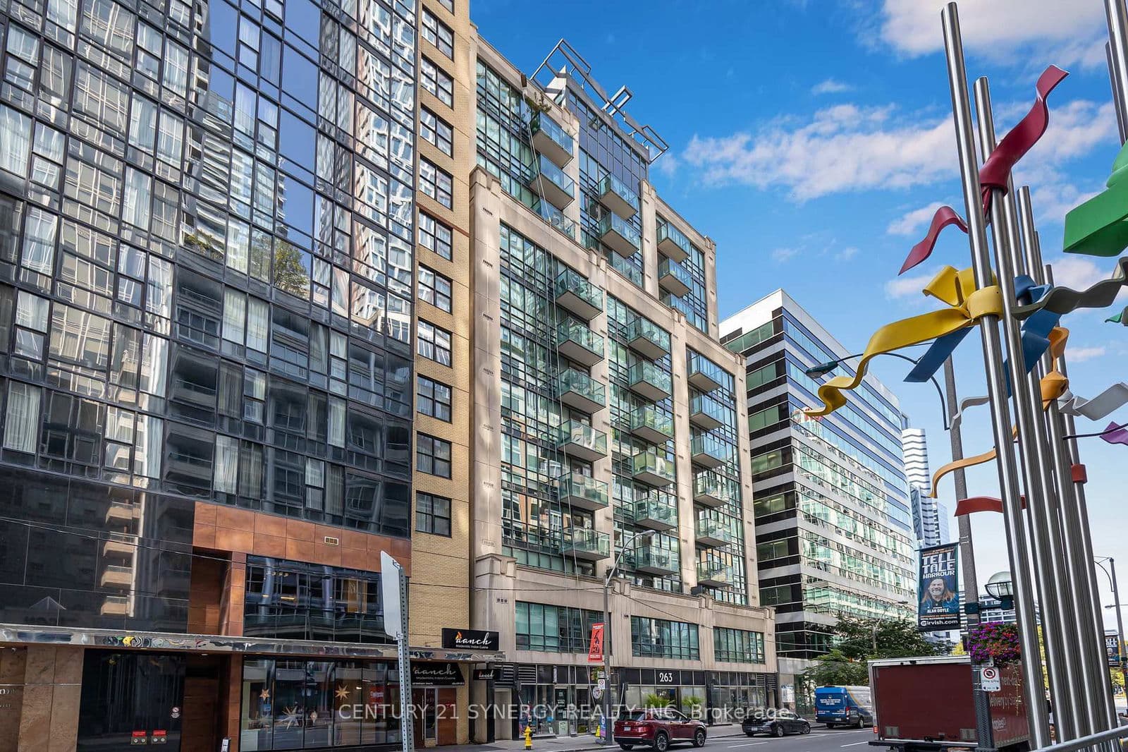 #306 - 263 Wellington Street W