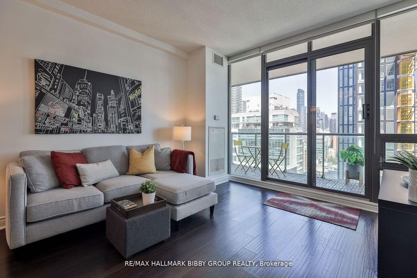 33 Lombard Street, Unit 2204