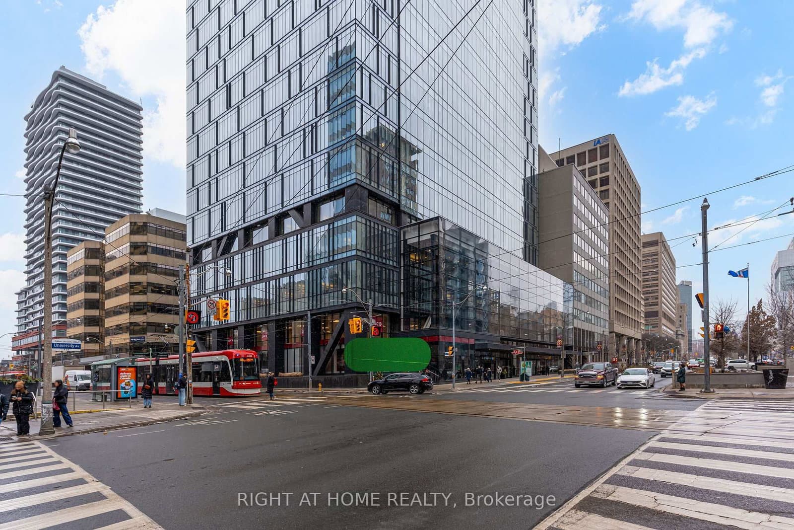 488 UNIVERSITY Avenue, Unit 4702