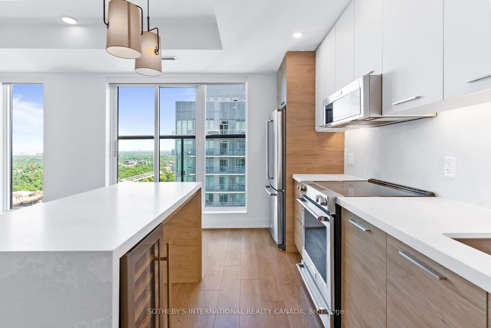 200 Redpath Avenue, Unit 905