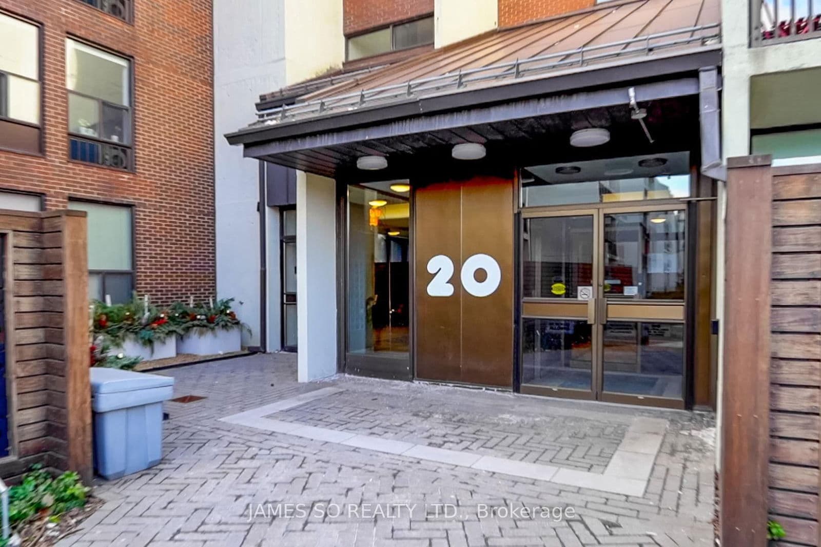 #408 - 20 Fashion Roseway