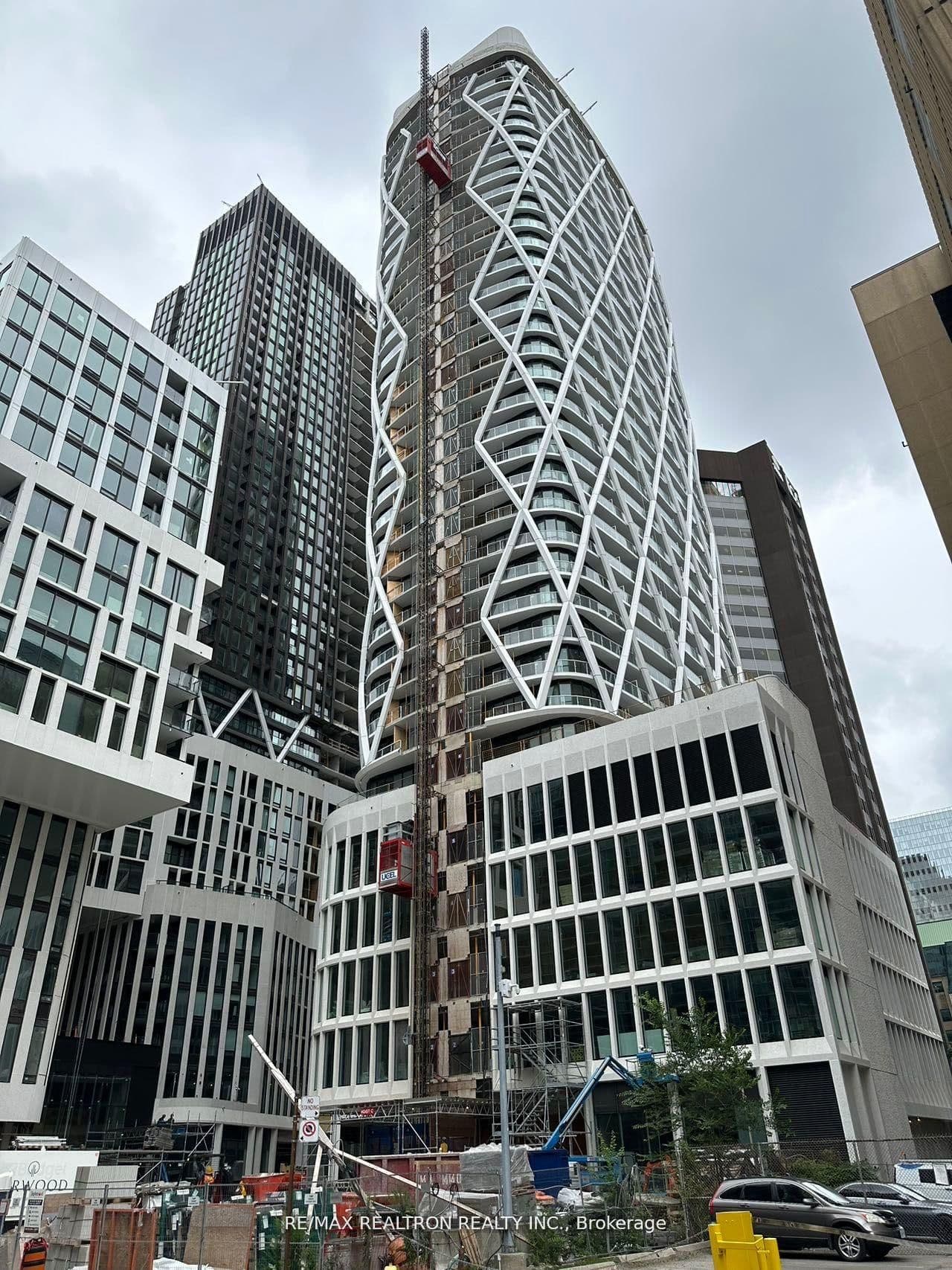 #926 - 230 Simcoe Street