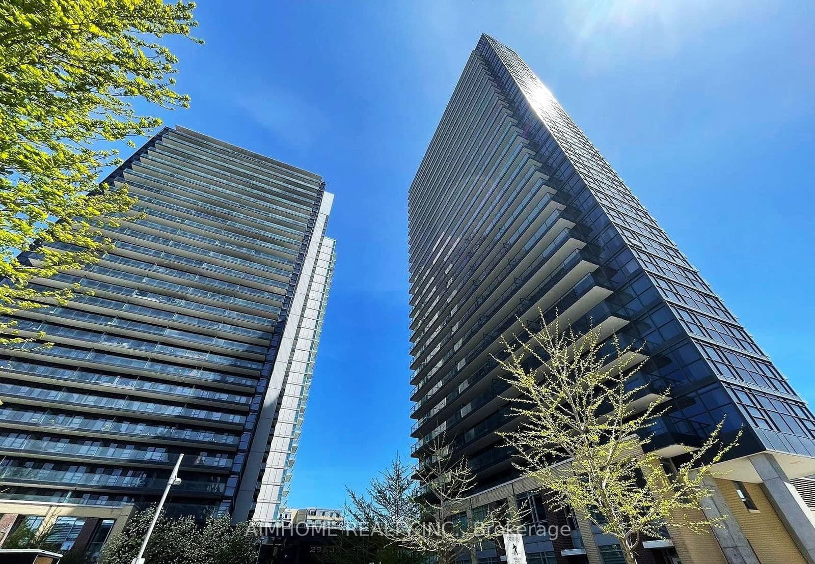 29 Singer Court, Unit 1802