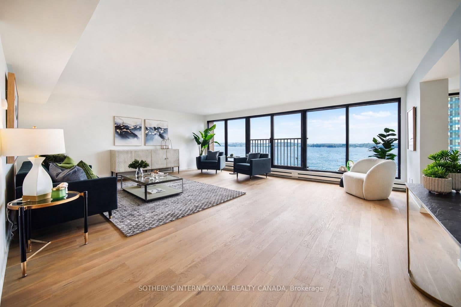 #1110 - 65 Harbour Square