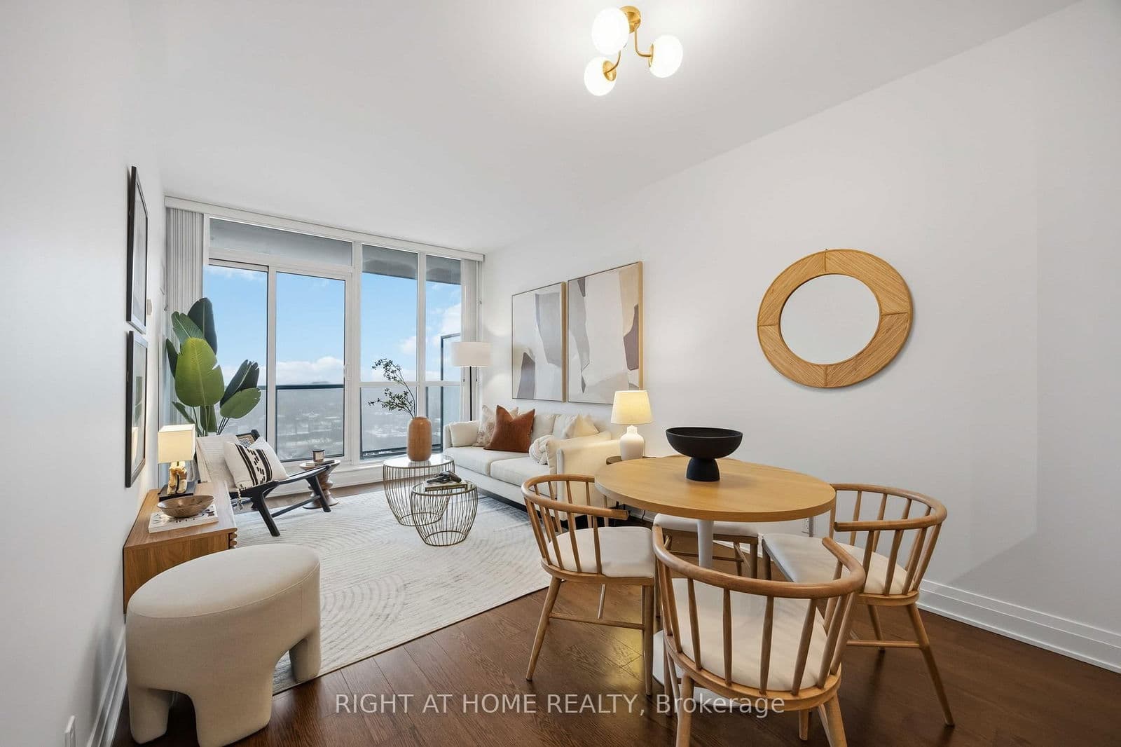 530 St Clair Avenue W, Unit 909