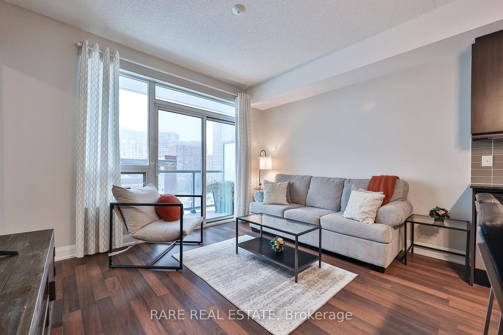 #710 - 68 Canterbury Place