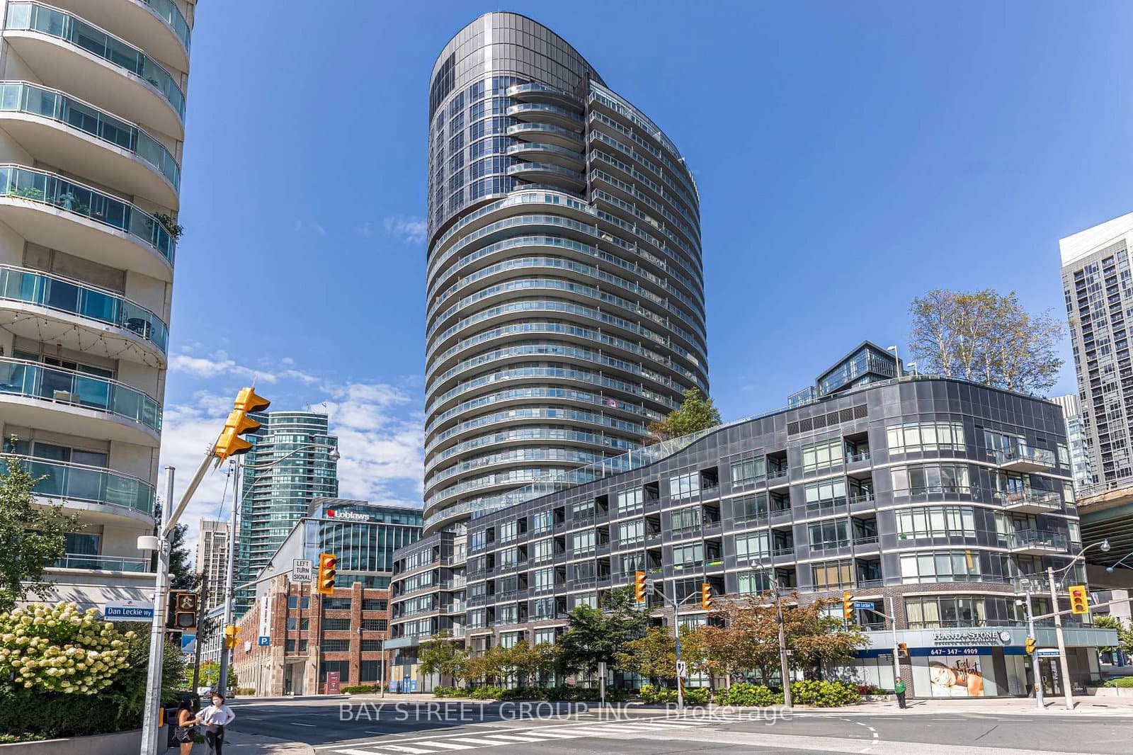 #2807 - 38 Dan Leckie Way