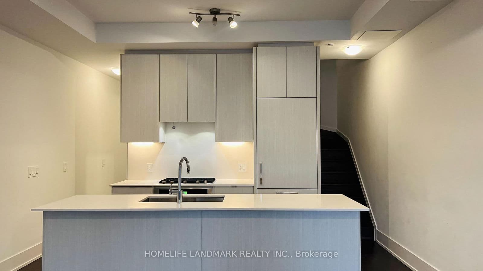 270 Davenport Road, Unit th #17