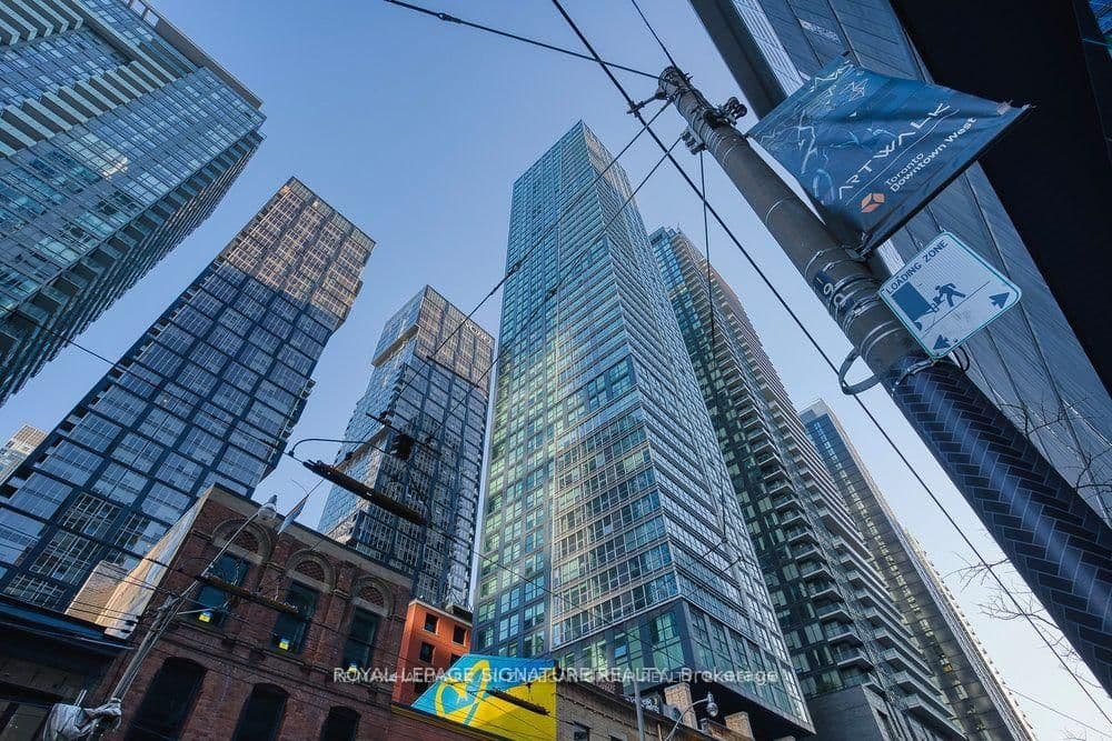 327 king Street W, Unit 1408