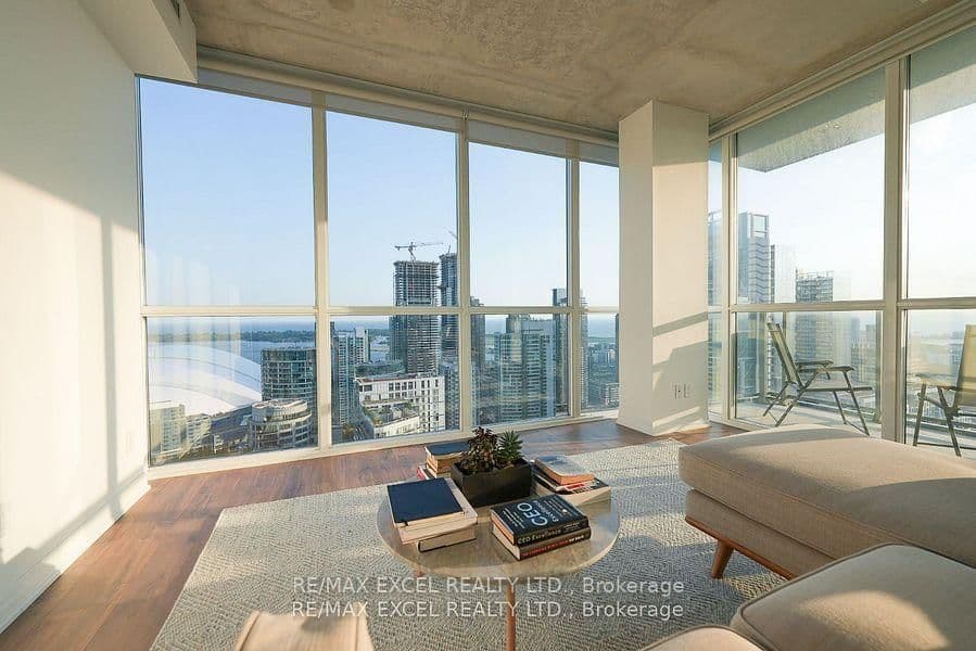 88 Blue Jays Way, Unit 3608