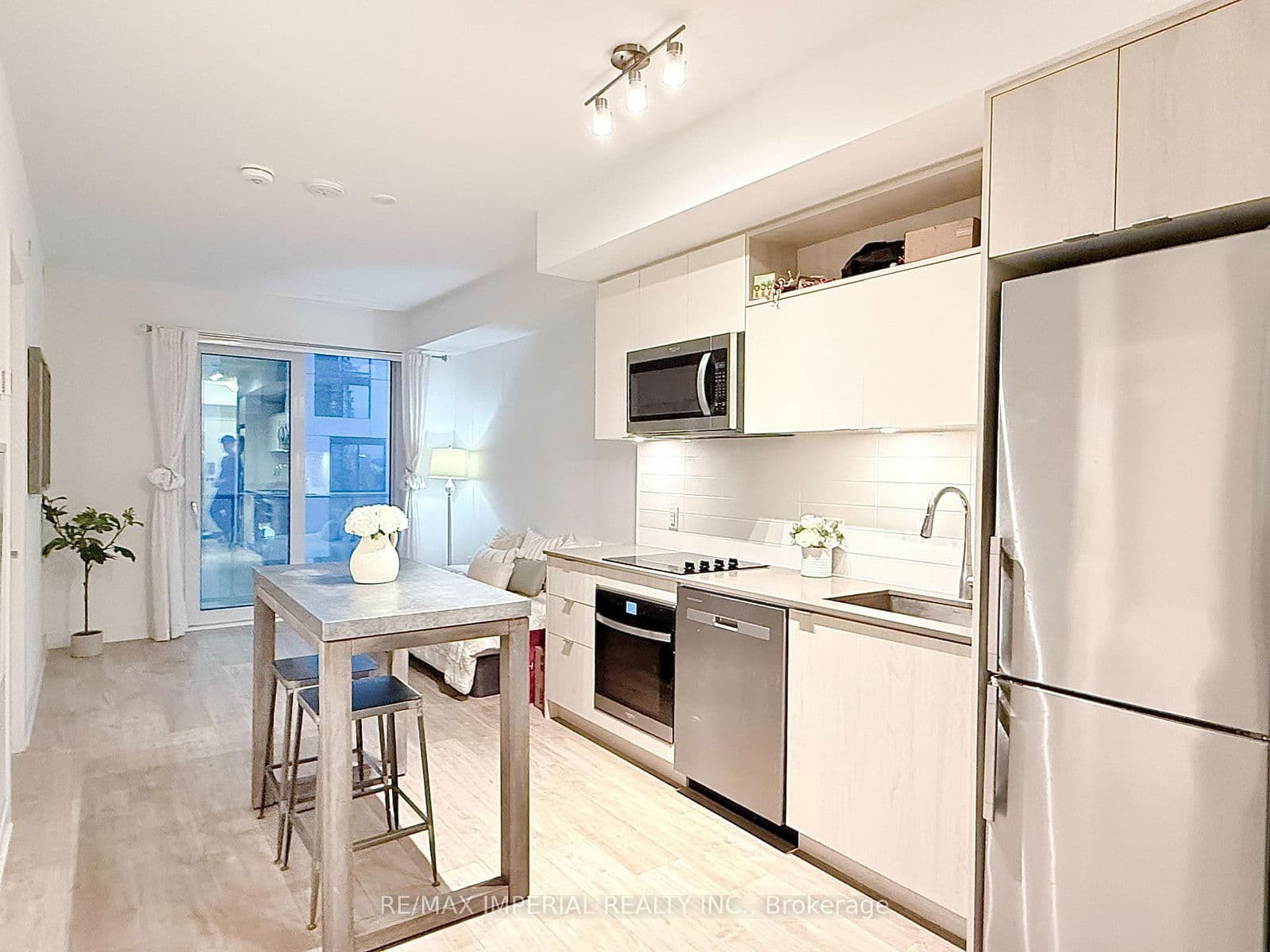 #1612 - 100 Dalhousie Street