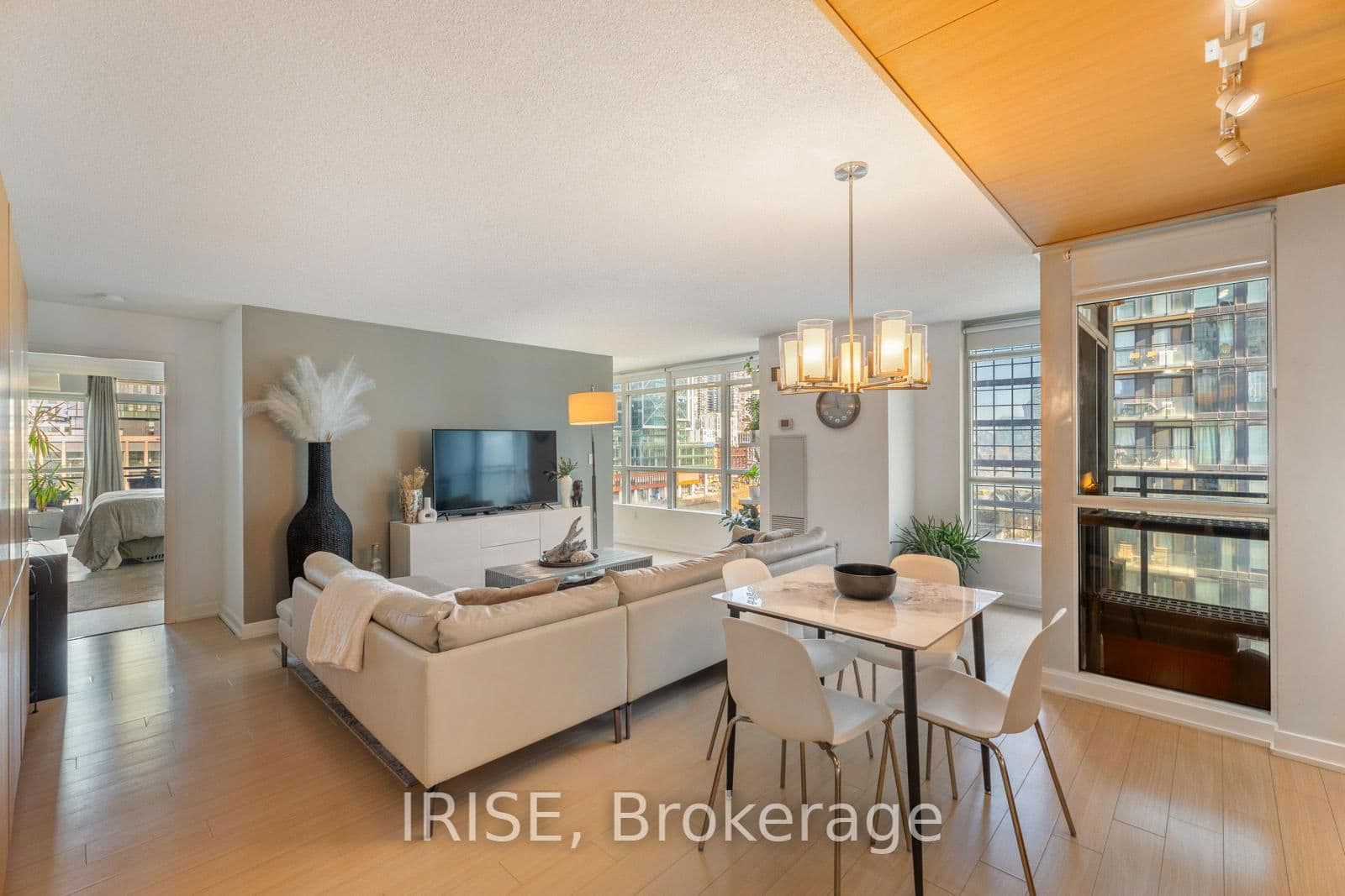 #949 - 10 Capreol Court