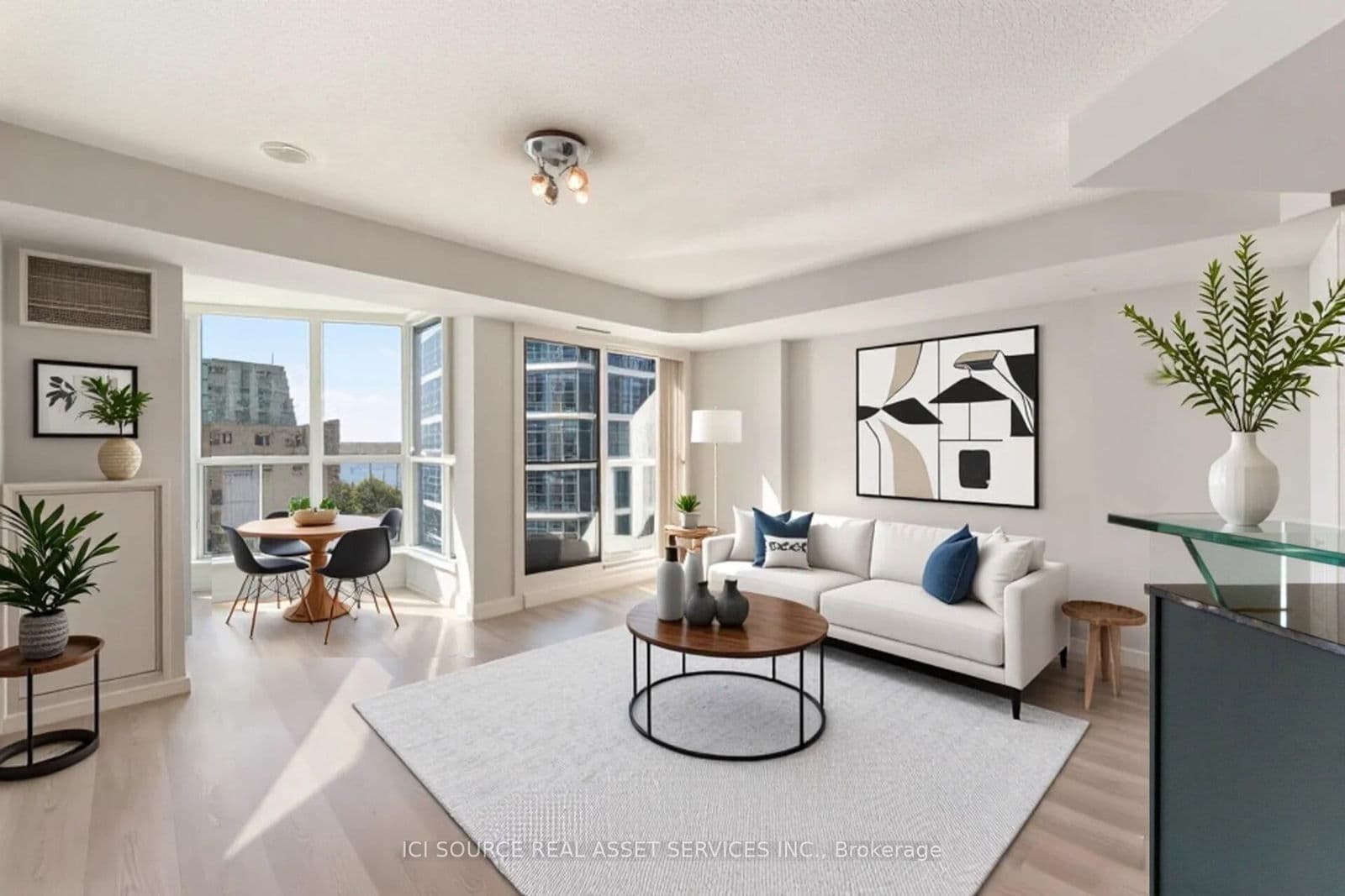 #911 - 8 York Street