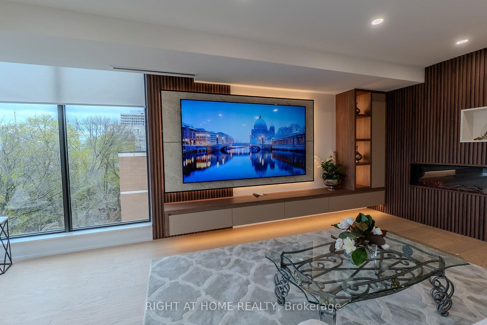 447 Walmer Road, Unit 608