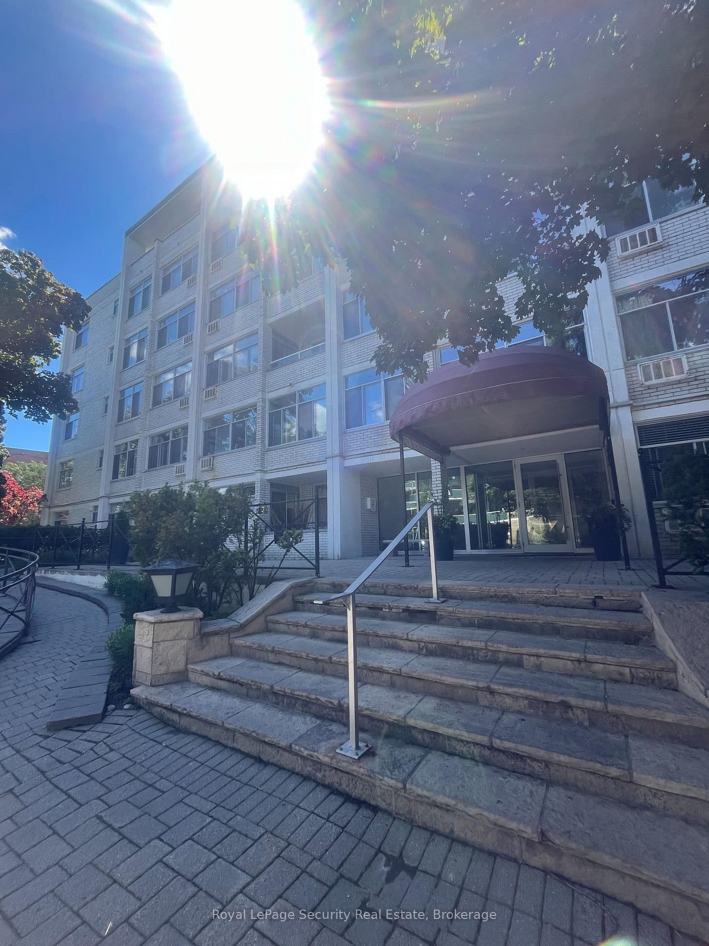 335 Lonsdale Road, Unit 310