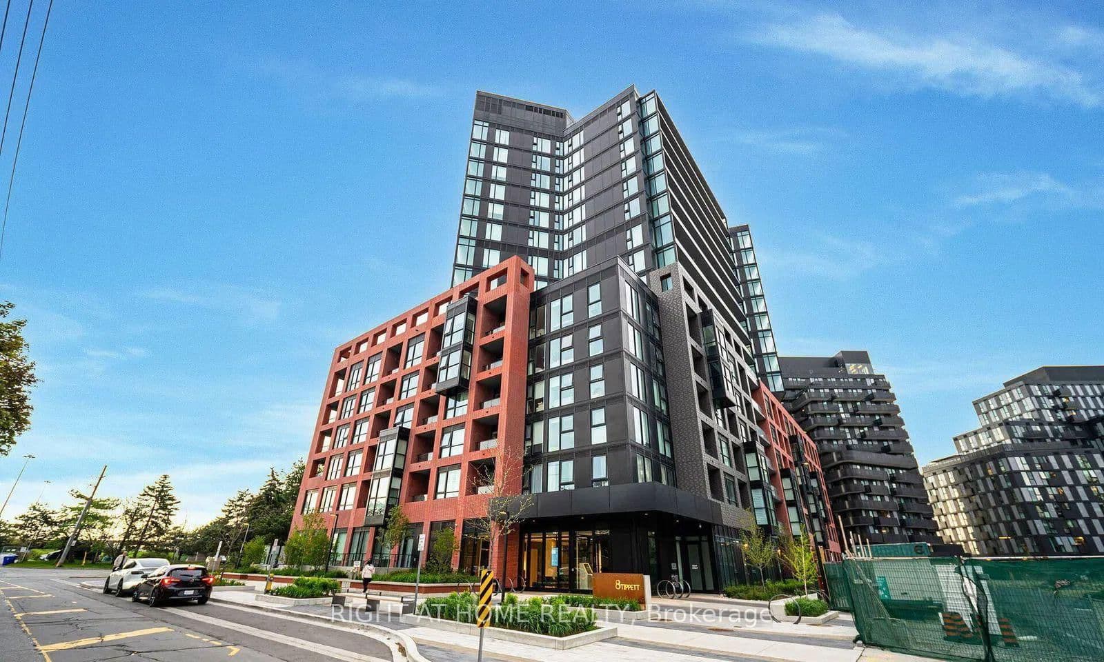 #1611 - 8 Tippett Road