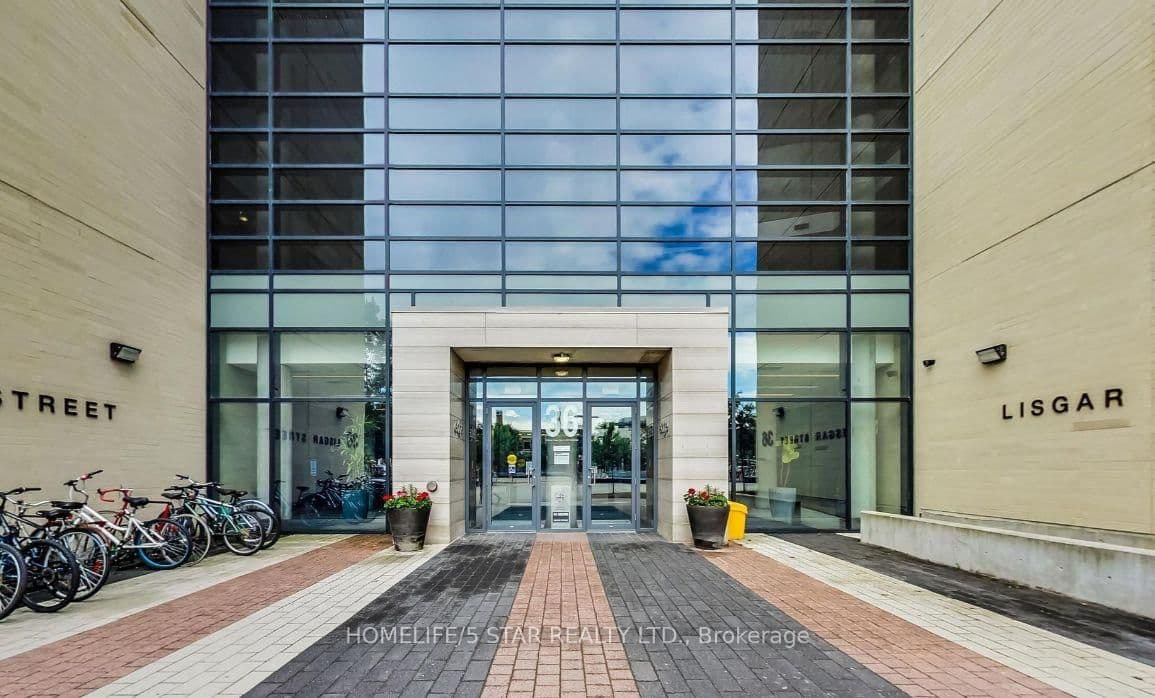 #726 - 36 LISGAR Street