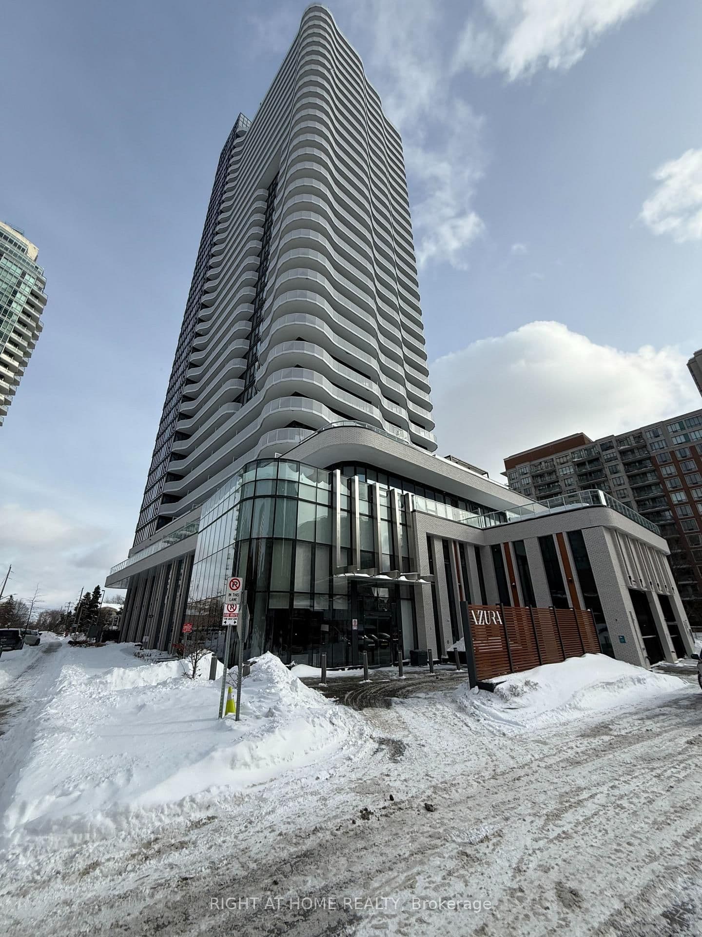 #1811 - 15 Holmes Avenue