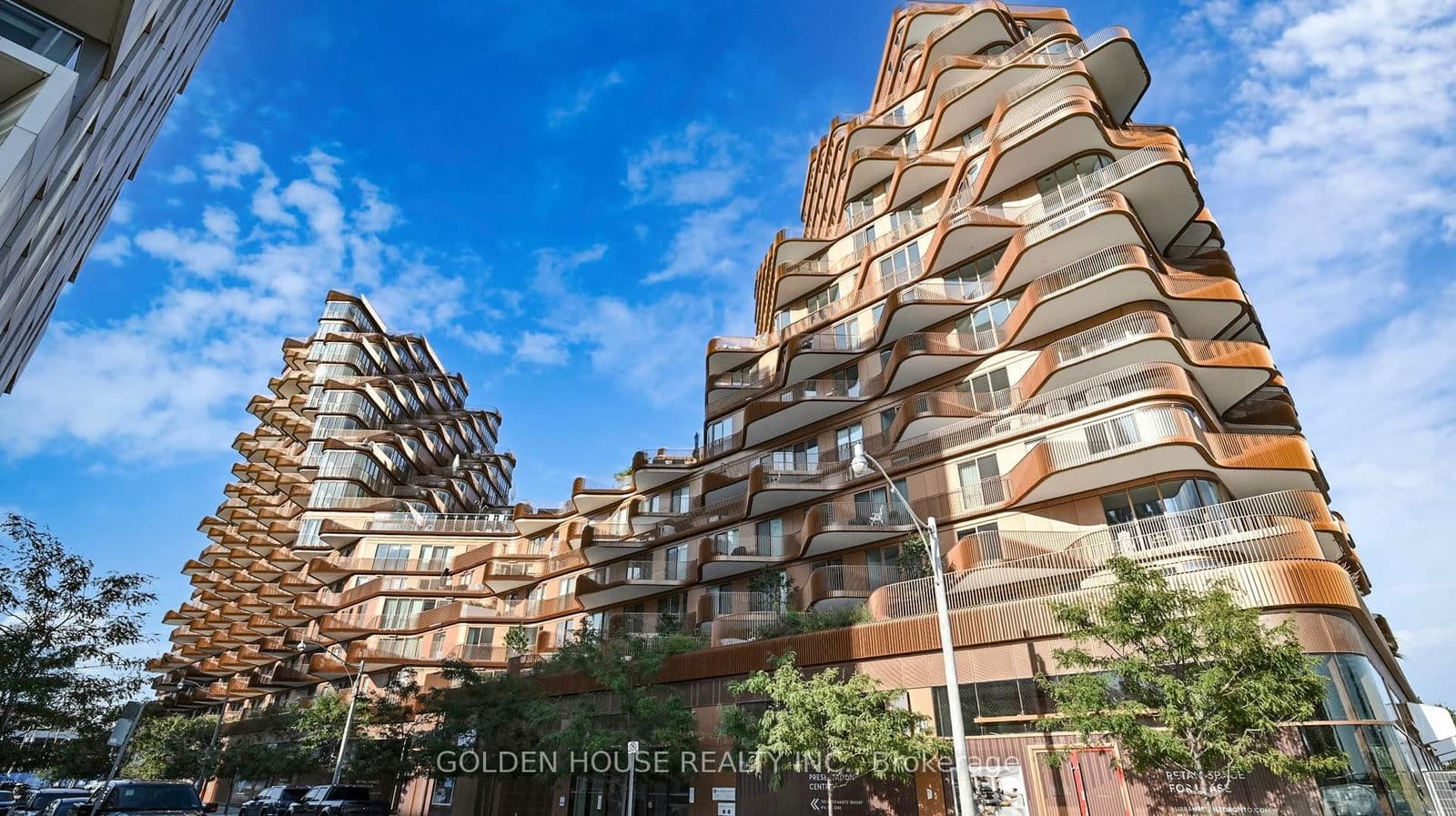 #518 - 155 Merchants' Wharf