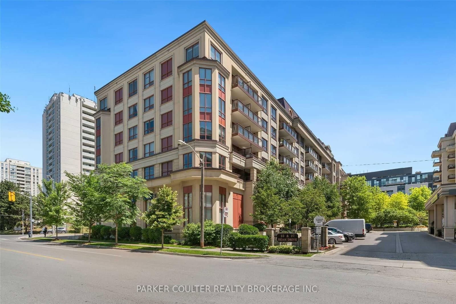 #425 - 27 Rean Drive