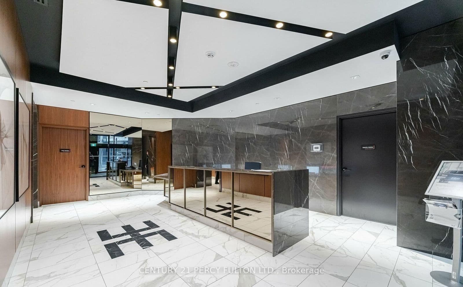 #1807 - 327 king Street W