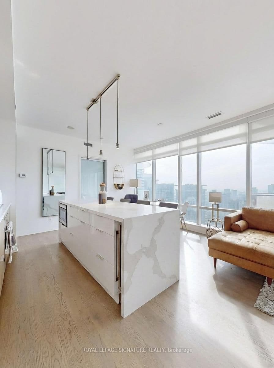 #4406 - 1 Bloor Street E