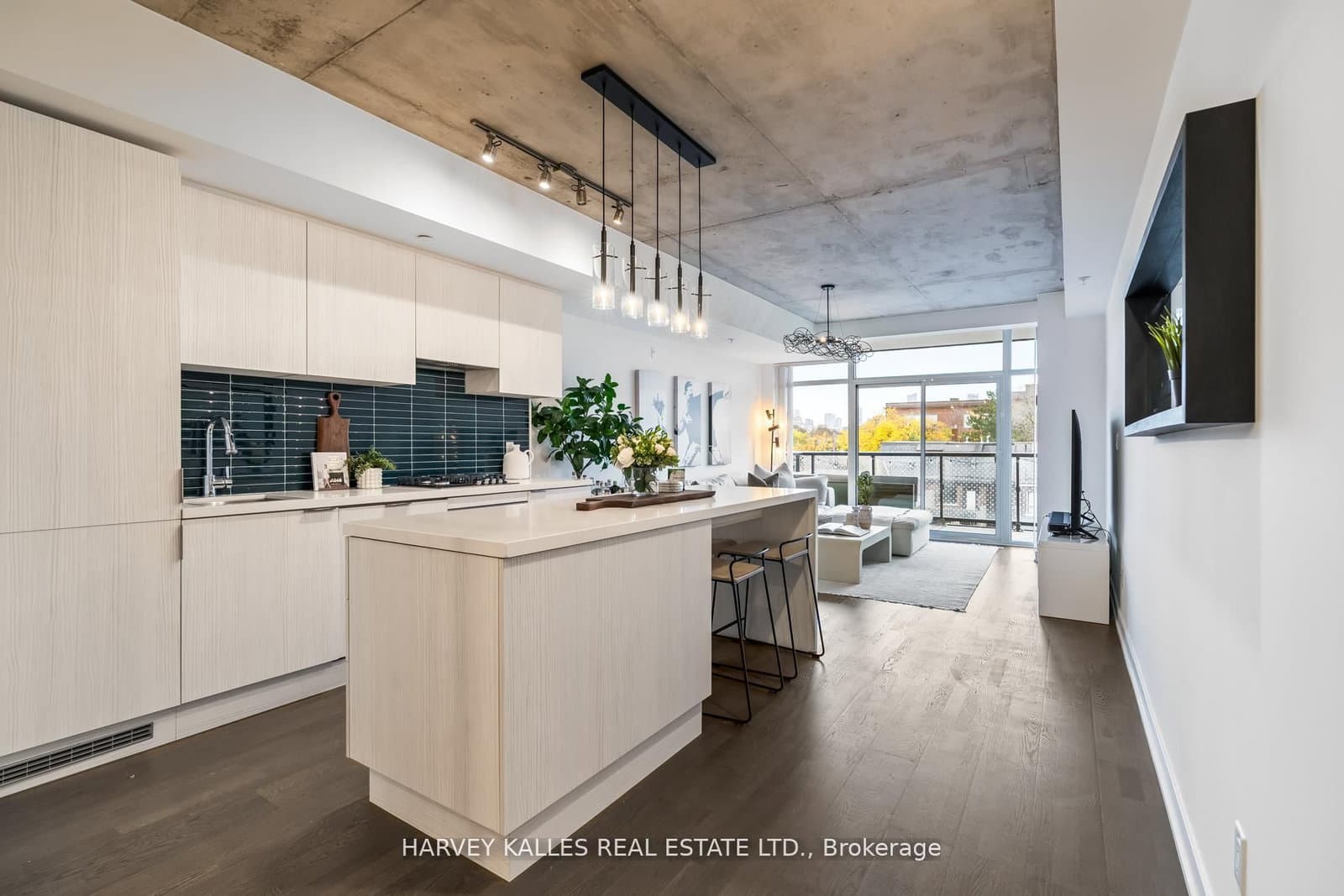 #318 - 109 Ossington Avenue