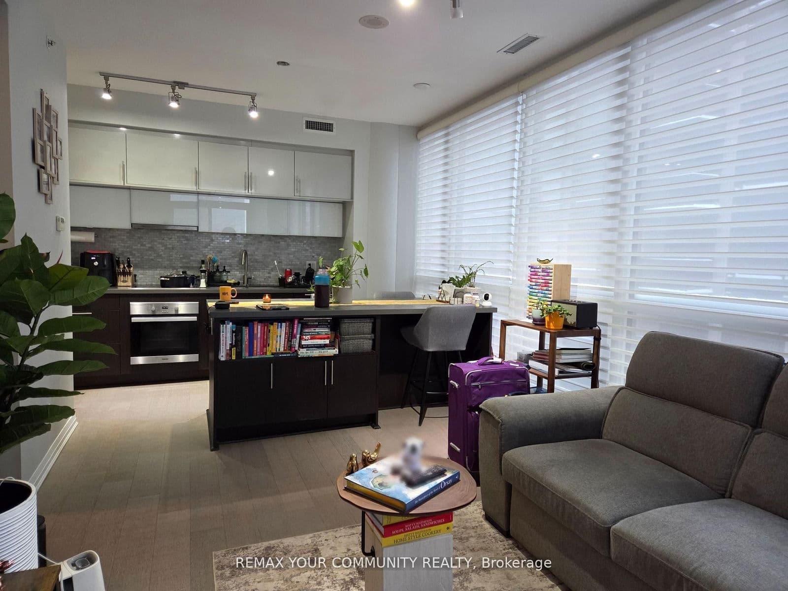 #1208 - 8 Mercer Street