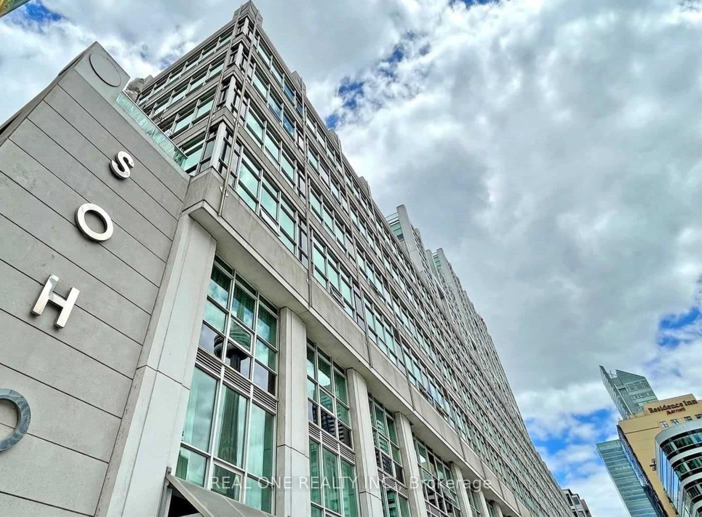 #225 - 350 Wellington Street W