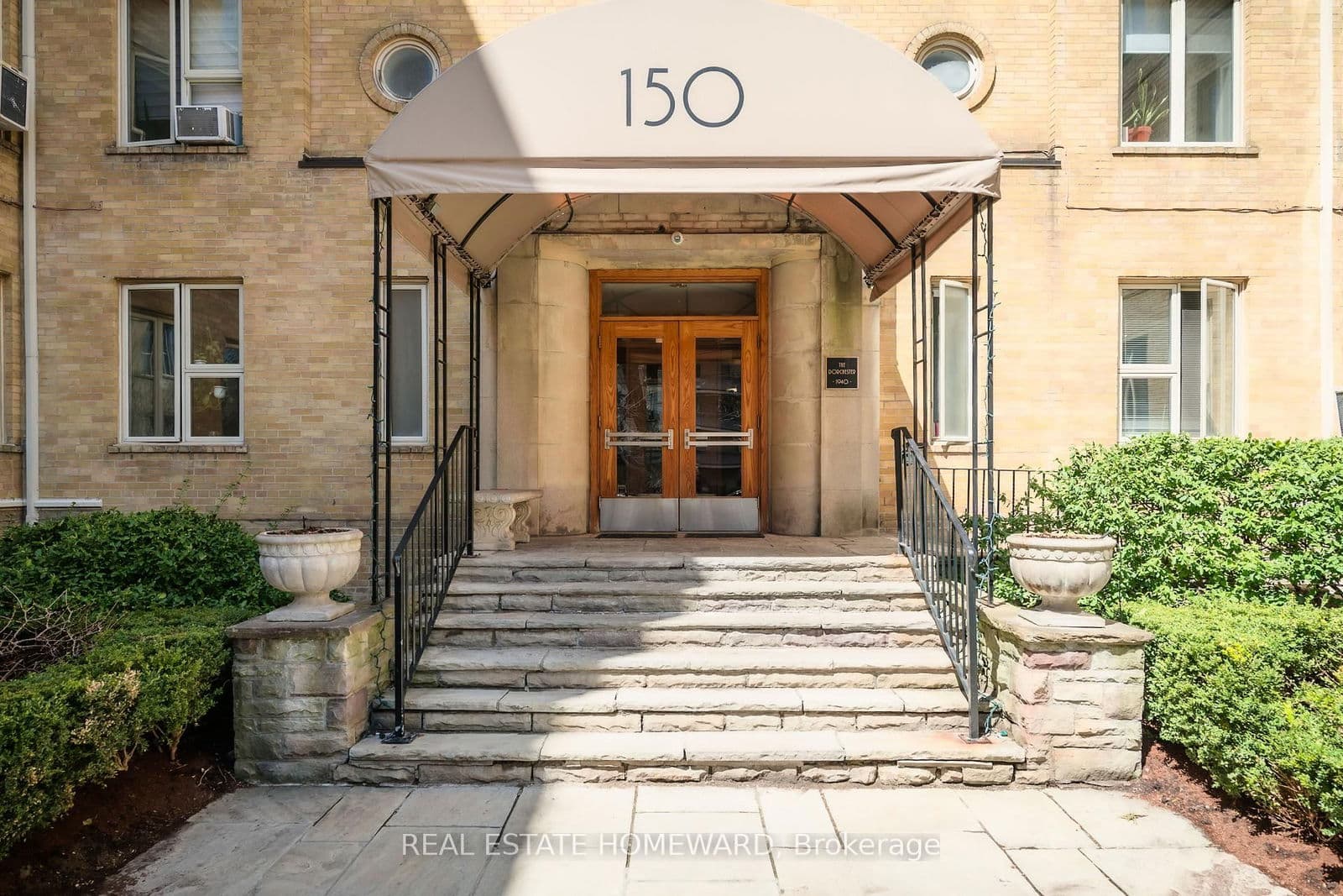 #406 - 150 Farnham Avenue