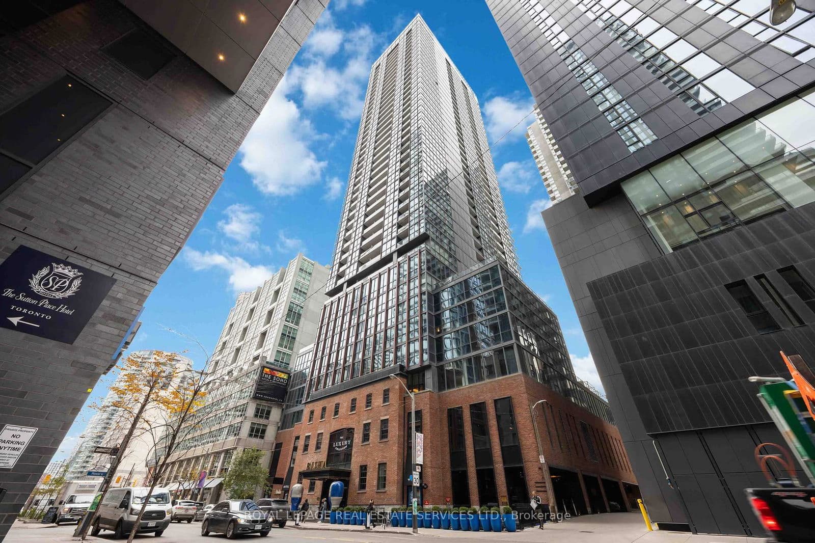 88 Blue Jays Way, Unit 2209