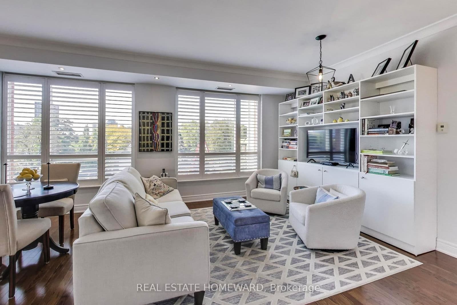 2 Roxborough Street E, Unit 403