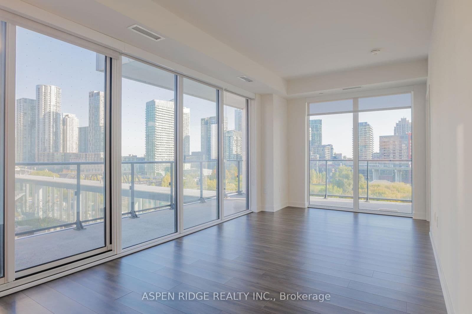 #702 - 9 Tecumseth Street