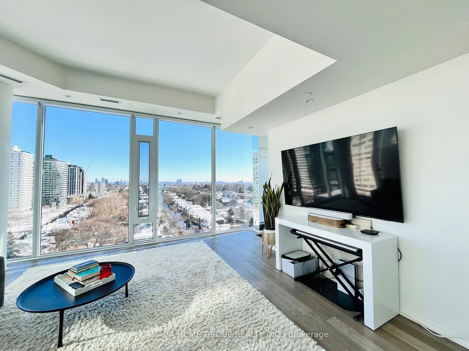 8 Hillsdale Avenue E, Unit 1729