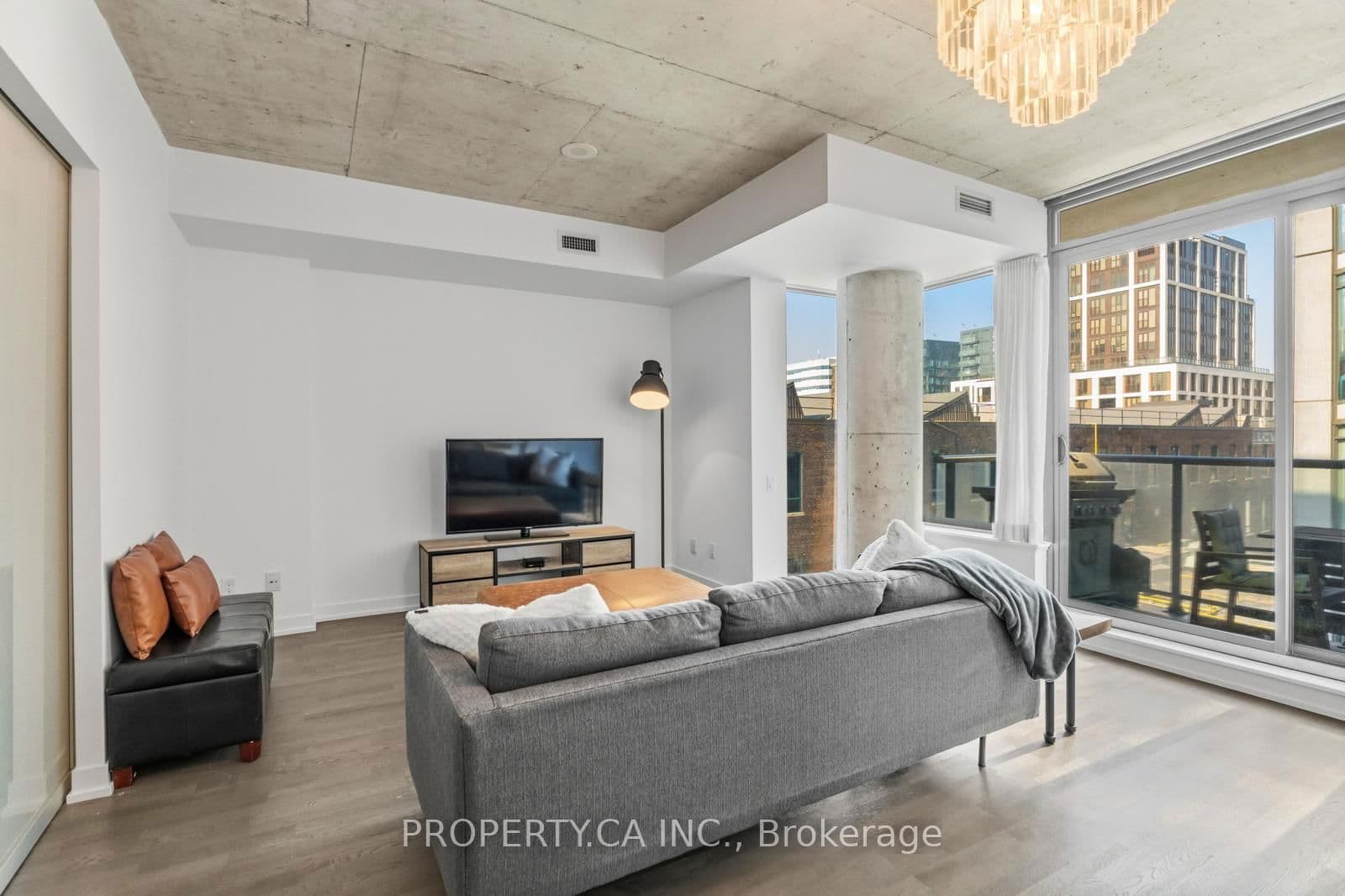 #623 - 560 King Street W