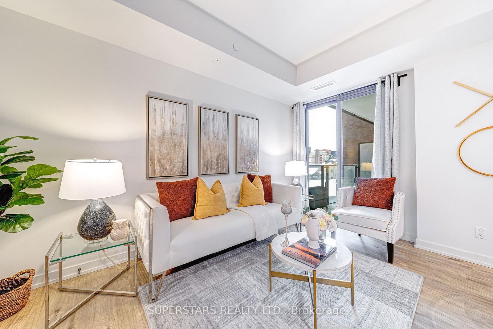 #601 - 35 Parliament Street