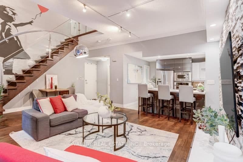 #PH1 - 168 Simcoe Street