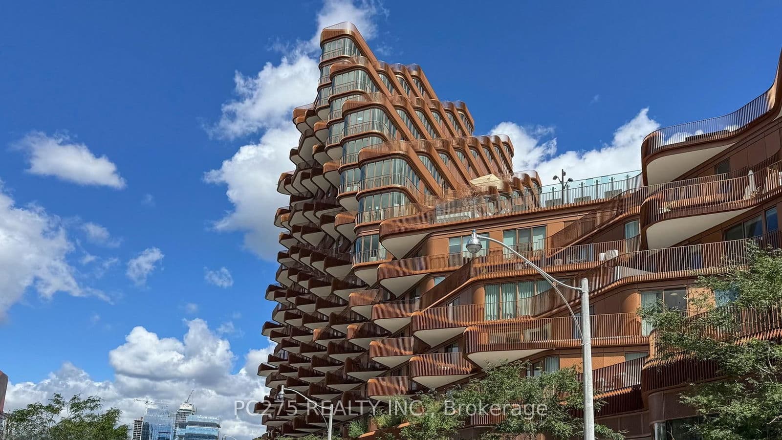 #325 - 155 Merchants' Wharf