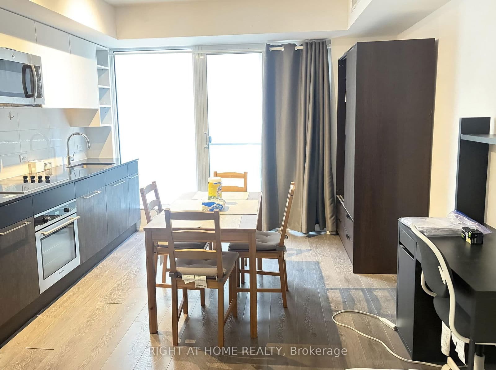 68 Shuter Street, Unit 1011