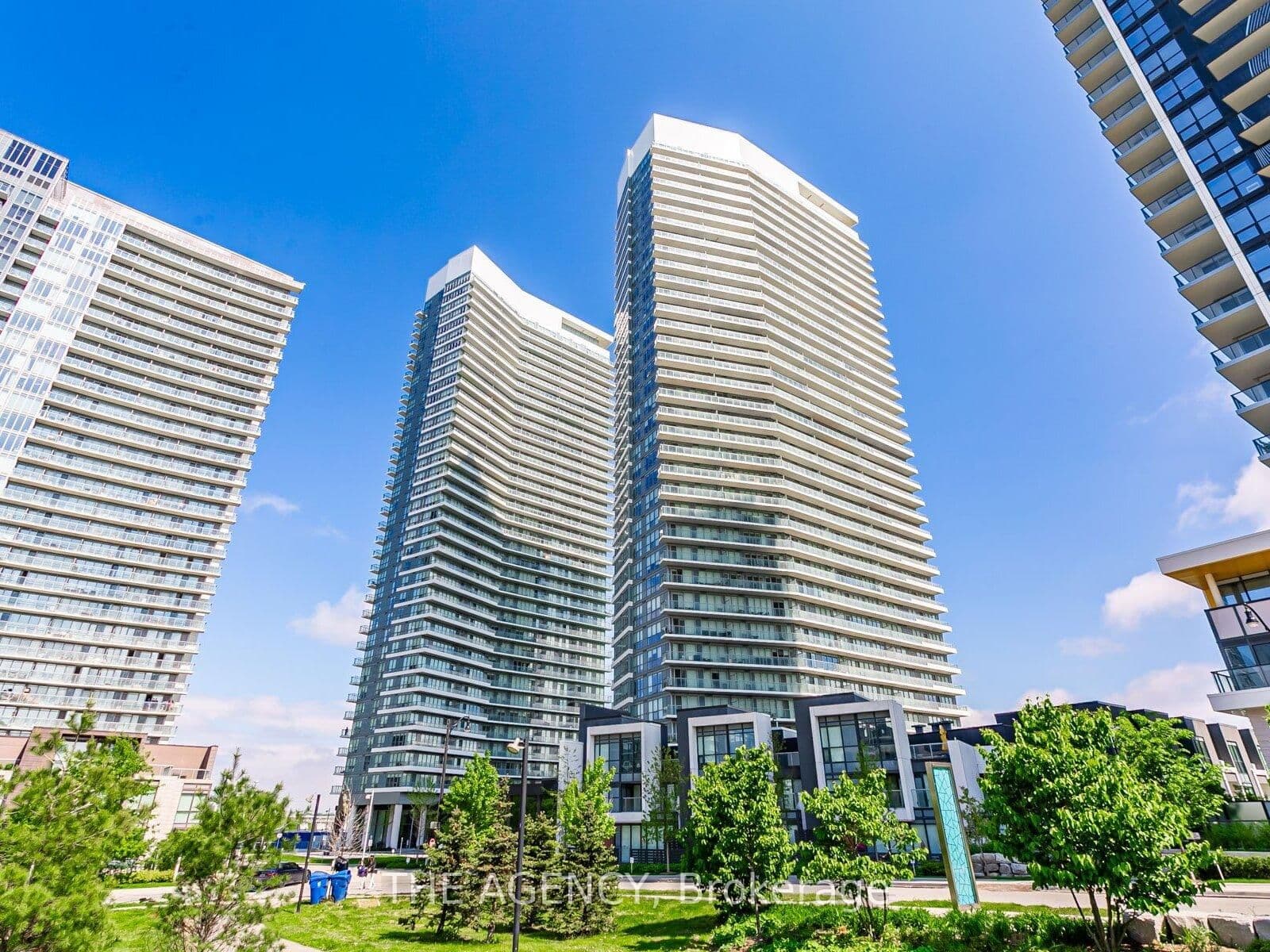 117 McMahon Drive, Unit 3702