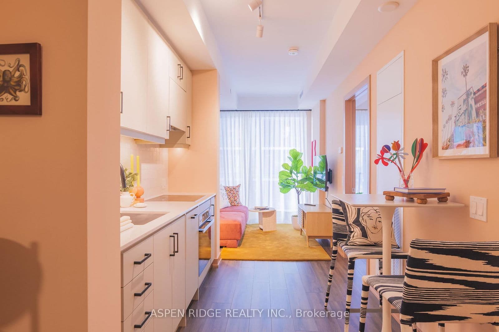 #822 - 9 Tecumseth Street