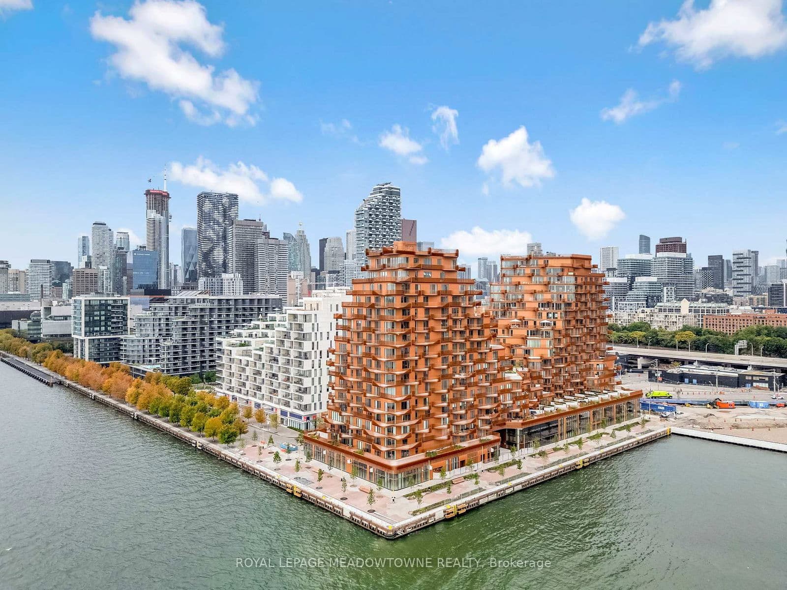 #826 - 155 Merchants' Wharf