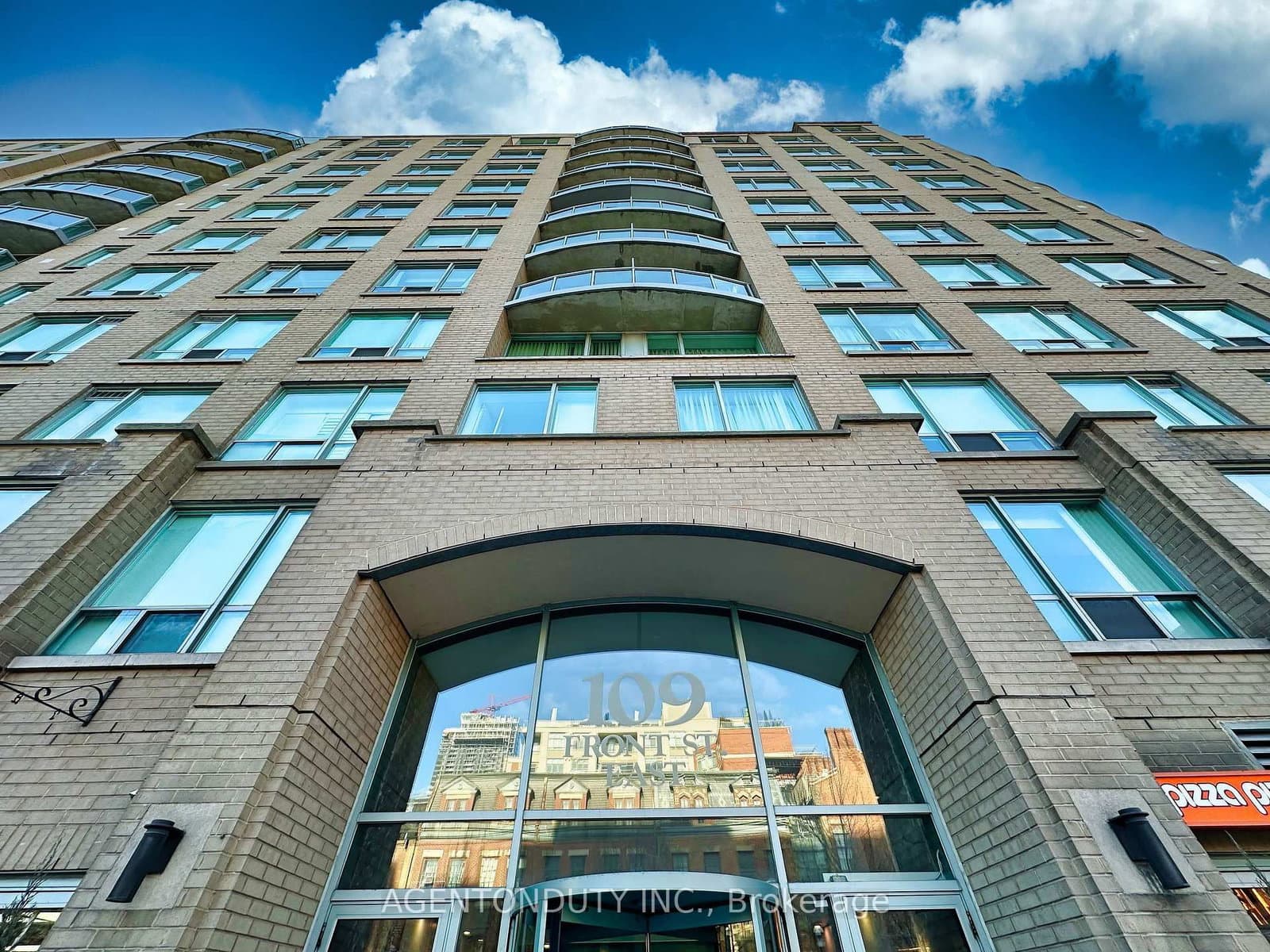 #712 - 109 Front Street E