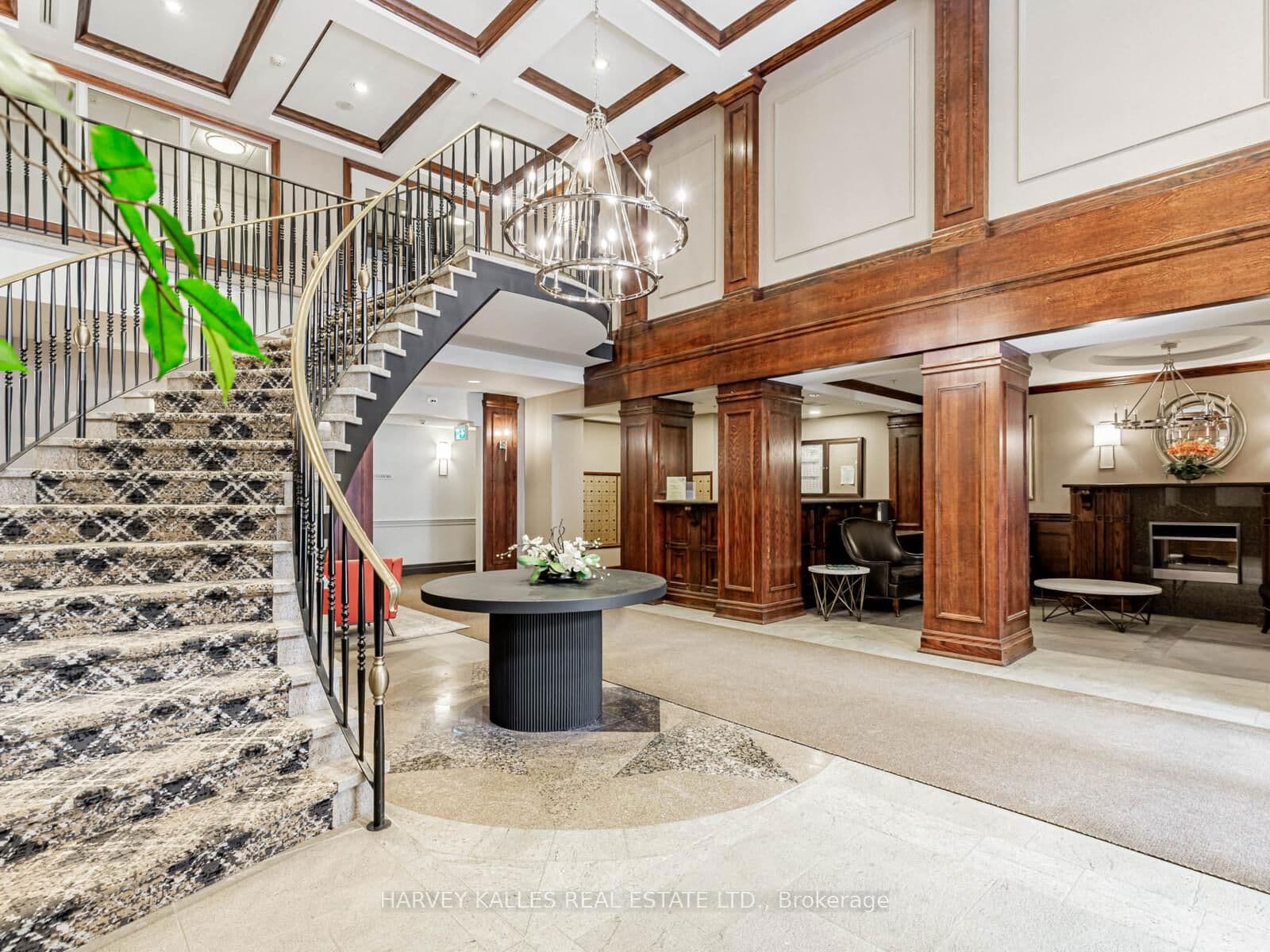 #402 - 12 Rean Drive