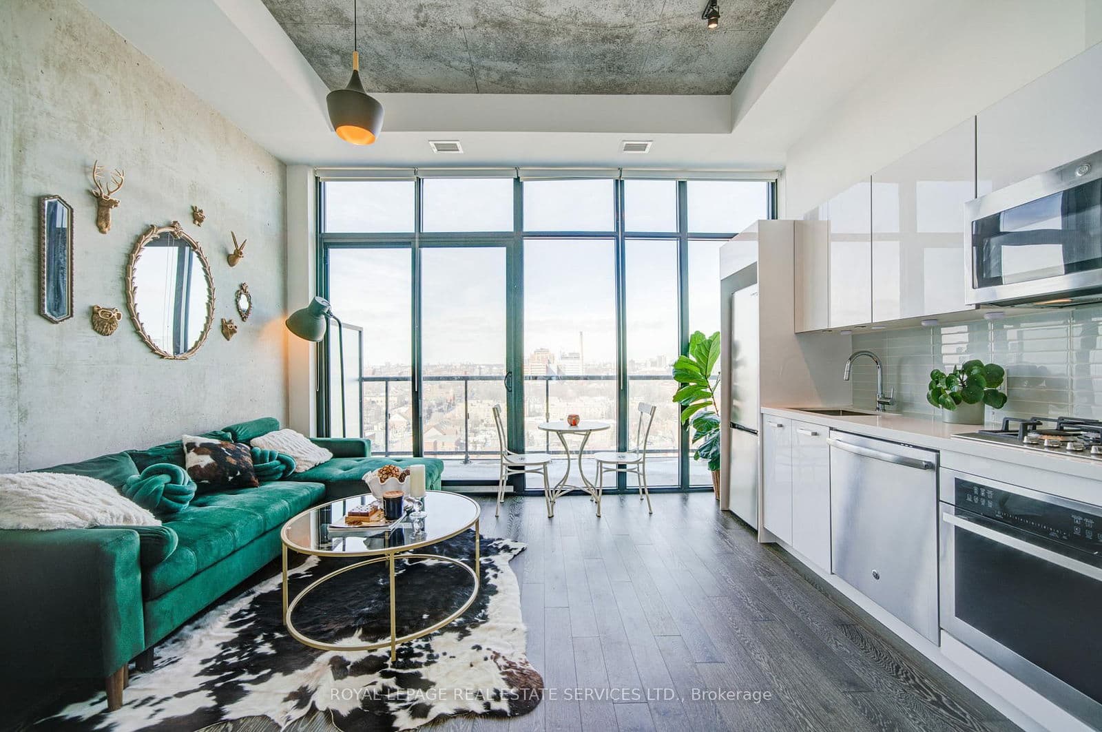 #1311 - 608 Richmond Street W