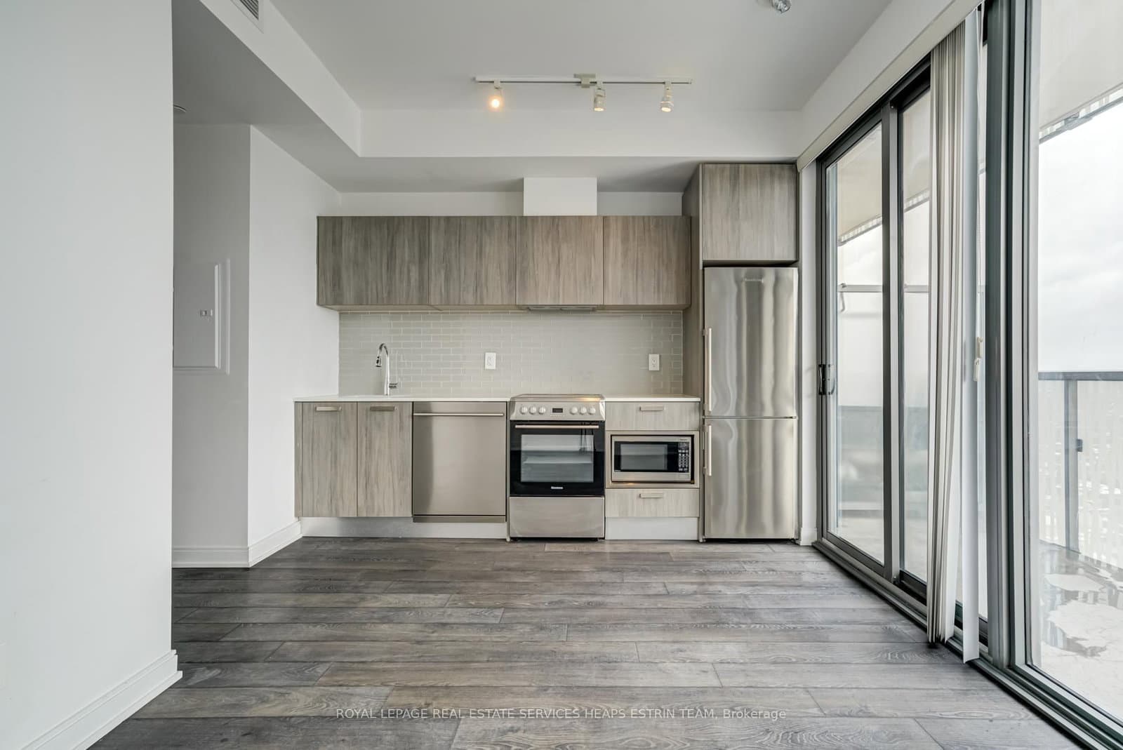 50 Charles Street E, Unit 3902