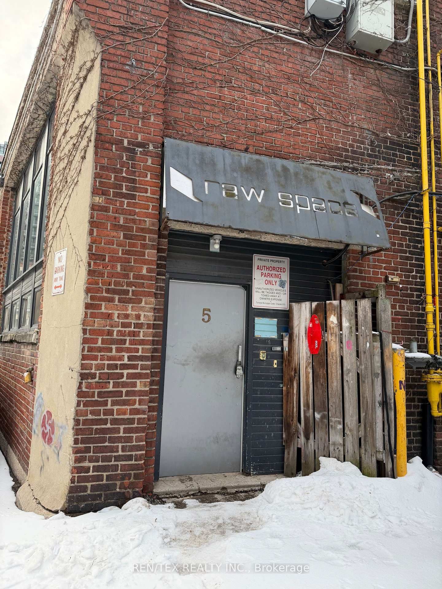 #05 - 221 Sterling Road E